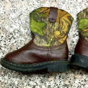 Toddler 4 mossy oak/brown boots